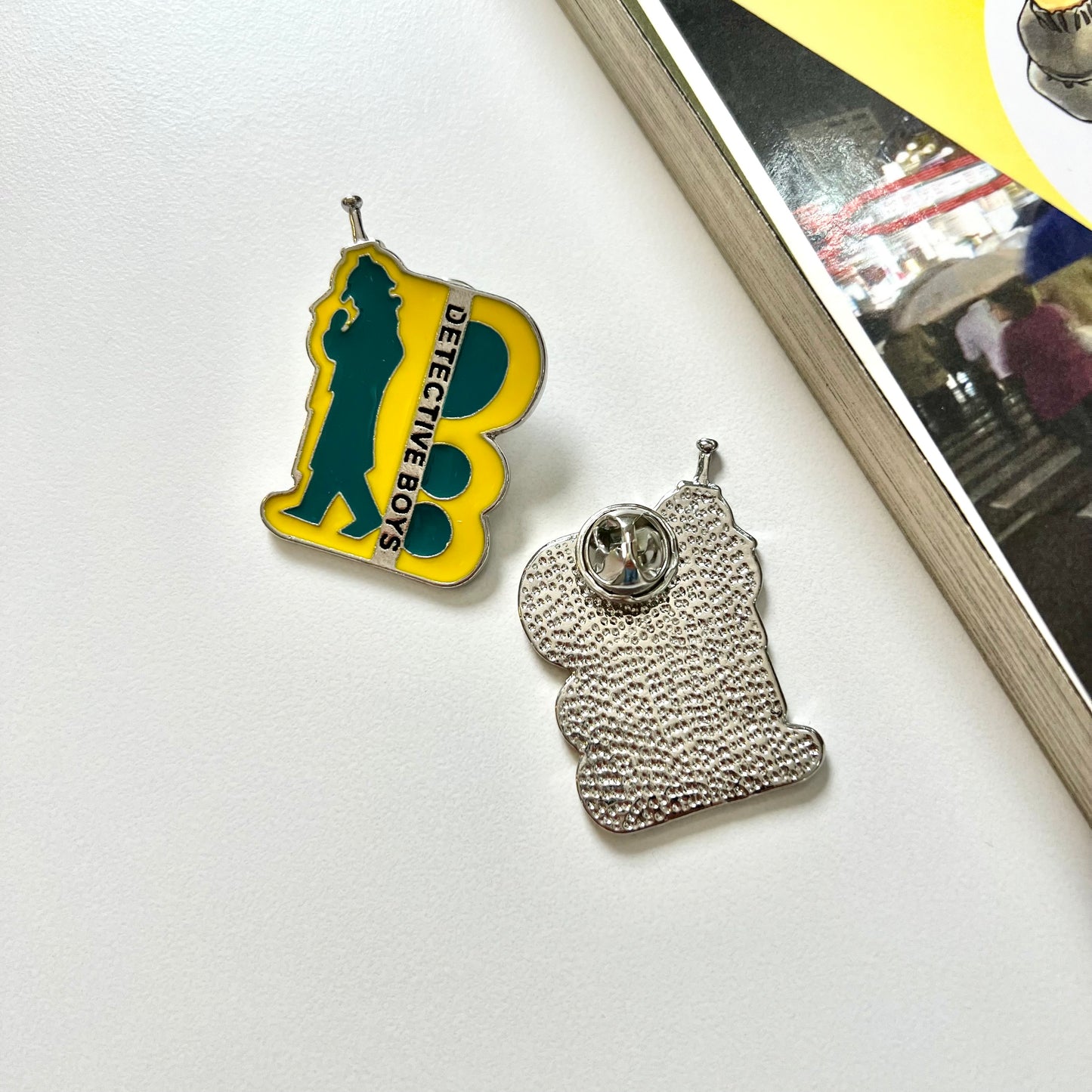 بروش/ pin شارة المحققين الصغار من المحقق كونان 🕵️♀️