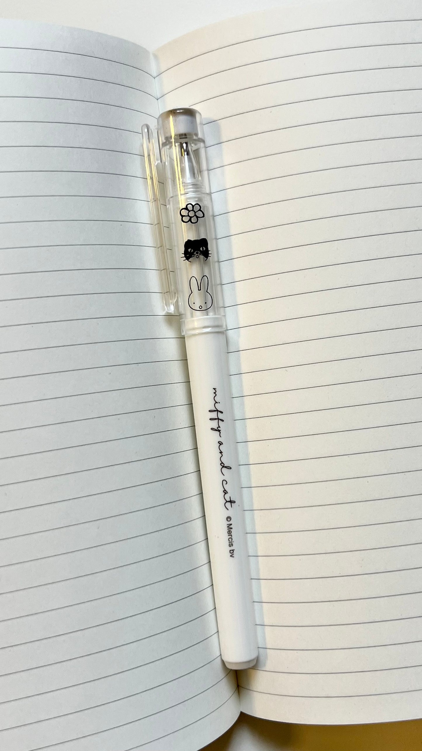 اقلام حبر جل برأس رفيع لشخصية Miffy الهولندية 🤍