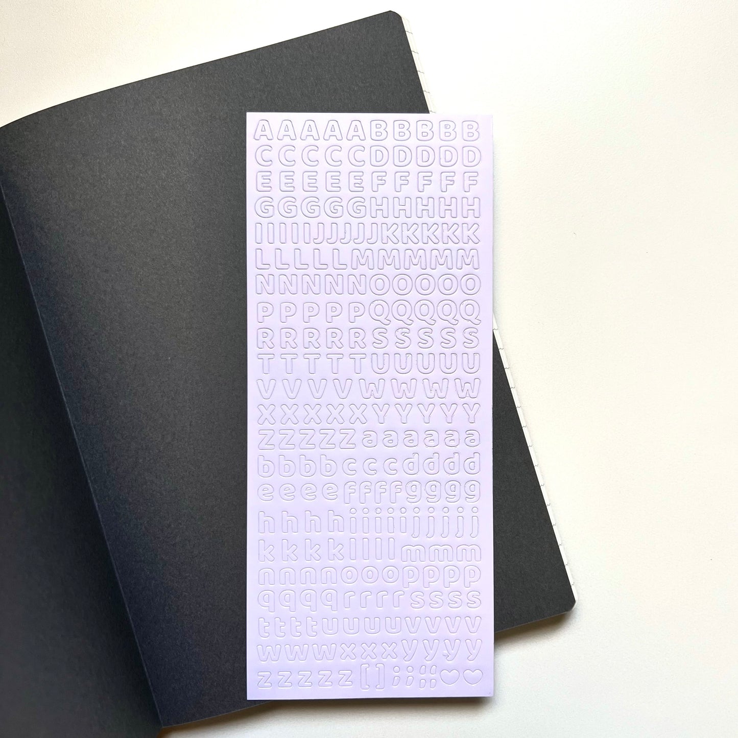 ملصقات حروف انكليزية بلون ابيض🤍