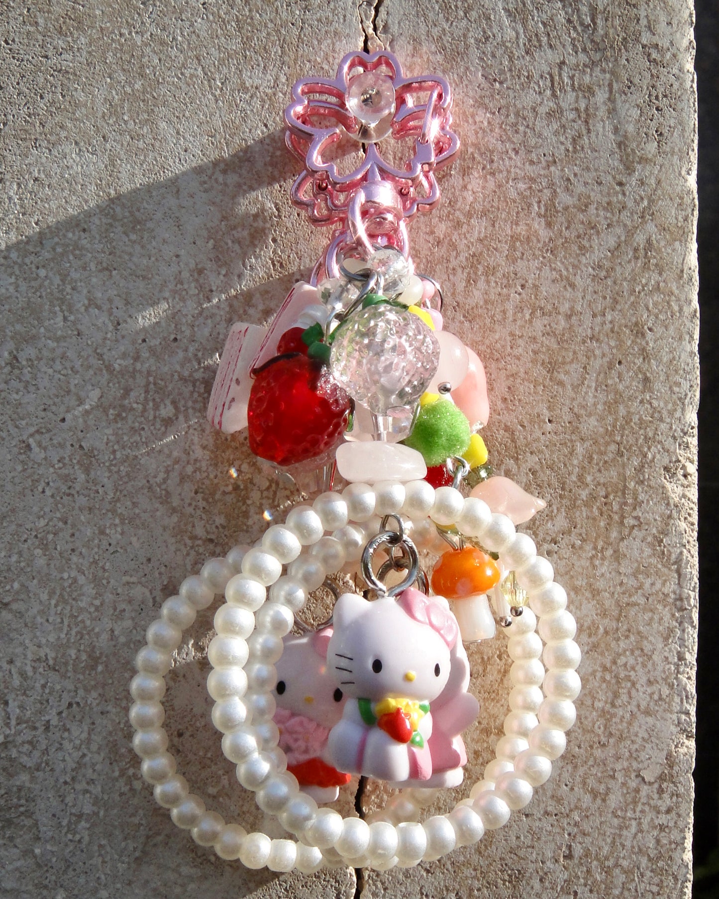 مدالية hello kitty