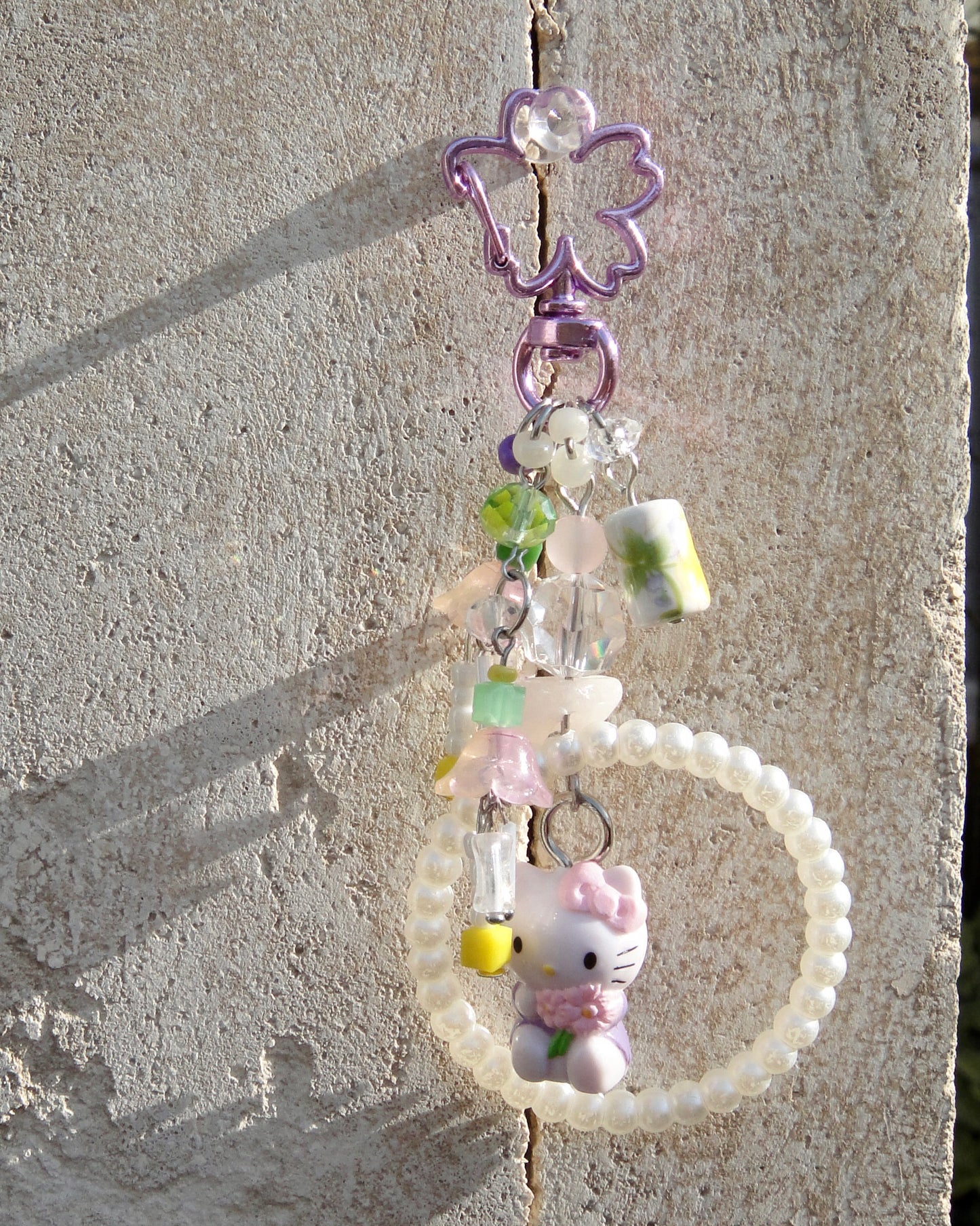 مدالية hello kitty