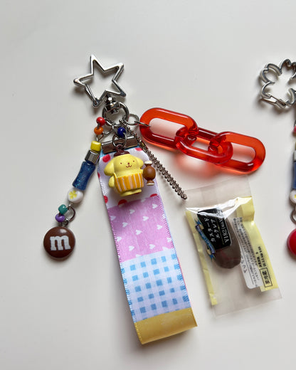 مدالية pompompurin x sweets