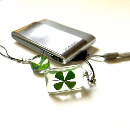 مدالية هاتف برسيم ((حقيقي)) داخل كرستالة زجاجية🍀 clover