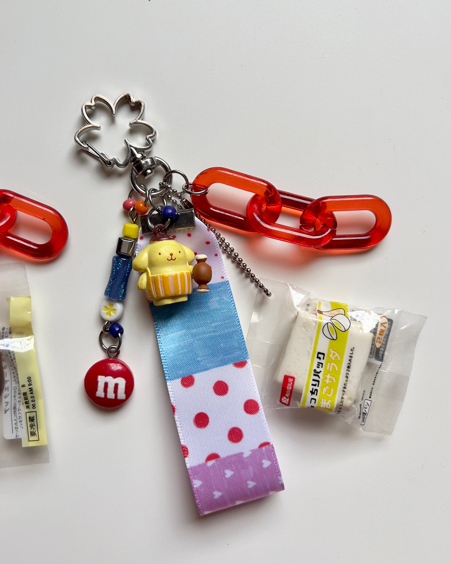 مدالية pompompurin x sweets