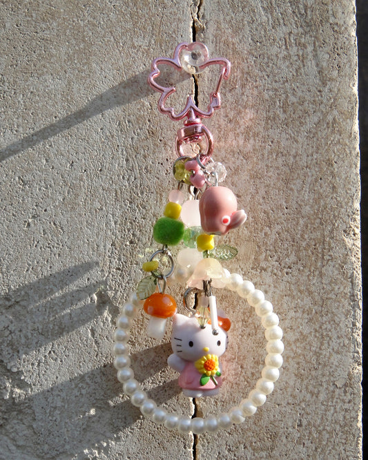 مدالية hello kitty