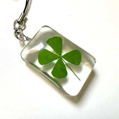 مدالية هاتف برسيم ((حقيقي)) داخل كرستالة زجاجية🍀 clover